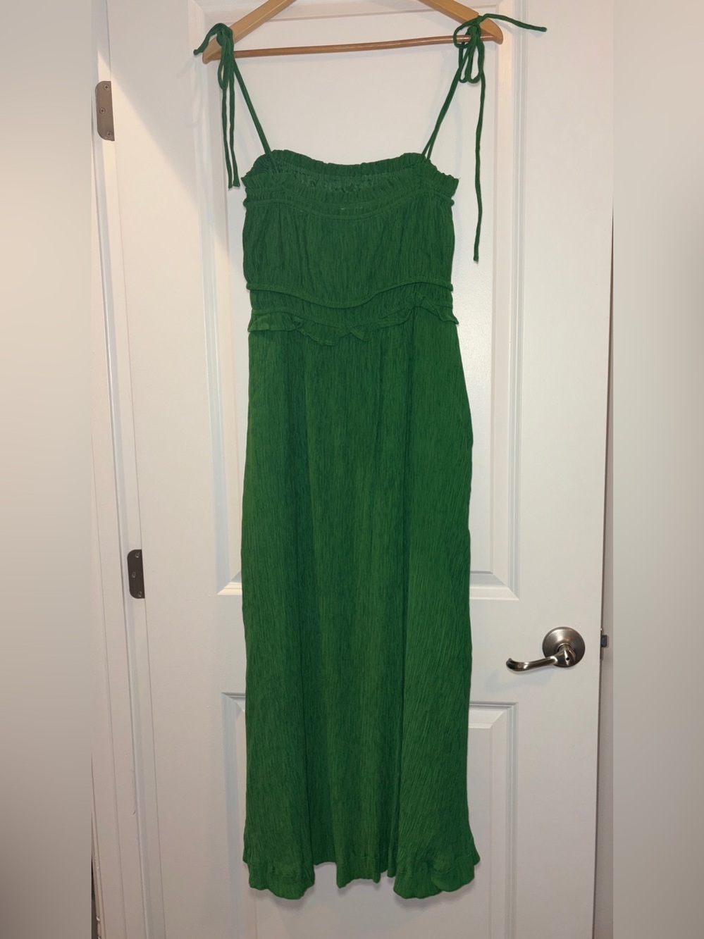 &merci | Green Crinkled Smocked Tie-Shoulder Maxi Dress w/Pockets - Picture 2 of 3